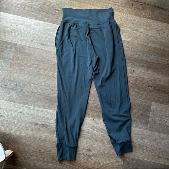 Athleta Salutation Joggers Powervita Pants Size Small Grey Side Pockets - Picture 5 of 11